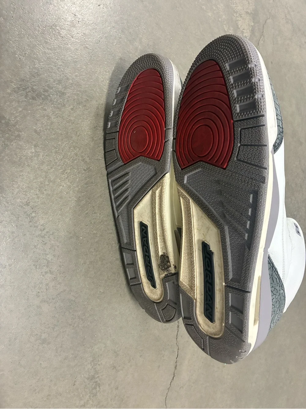 Jordan 3 white cement 100% authentic-used